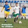 Sportout - Espinilleras de fútbol para niños y jóvenes con Mangas elásticas, Ofrece una protección Integral para Sus piernas