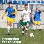 Sportout - Espinilleras de fútbol para niños y jóvenes con Mangas elásticas, Ofrece una protección Integral para Sus piernas