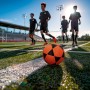 AKTIVE Balón de fútbol Sala PVC, 230-250 Gramos, D18 cm, Talla 3, Color Naranja y Negro, Resistente y Duradero, Óptimo para